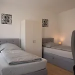 Schoene Grosse 79m2 Und 2 Baeder, Zentrumnah, 2og *