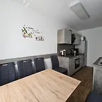 Schoene Grosse 79m2 Und 2 Baeder, Zentrumnah, 2og Lejlighed