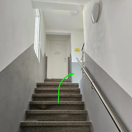 Schoene Grosse 79m2 Und 2 Baeder, Zentrumnah, 2og *