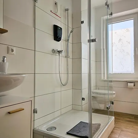 Schoene Grosse 79m2 Und 2 Baeder, Zentrumnah, 2og