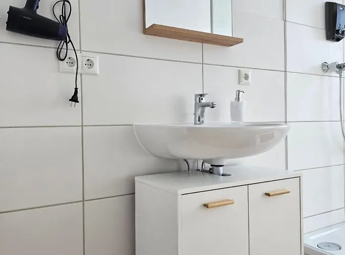 Apartamento Schoene Grosse 79m2 Und 2 Baeder, Zentrumnah, 2og