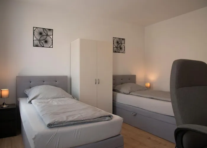 Schoene Grosse 79m2 Und 2 Baeder, Zentrumnah, 2og *