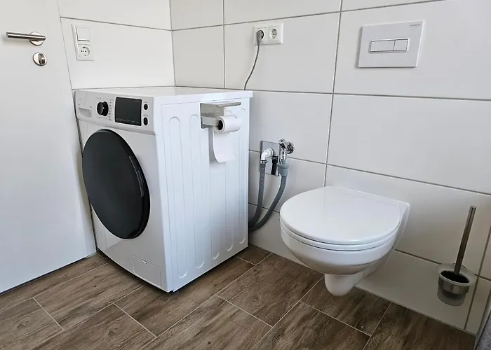 Schoene Grosse 79m2 Und 2 Baeder, Zentrumnah, 2og