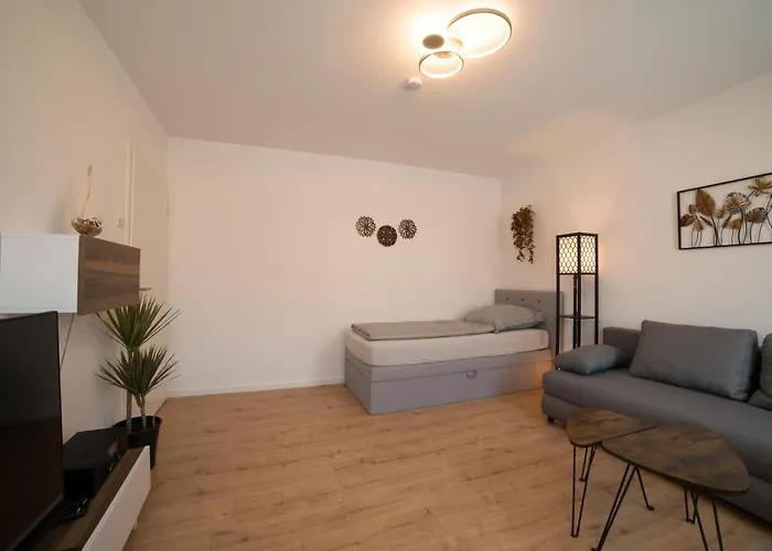 Schoene Grosse 79m2 Und 2 Baeder, Zentrumnah, 2og