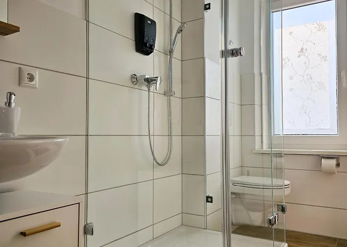 Schoene Grosse 79m2 Und 2 Baeder, Zentrumnah, 2og